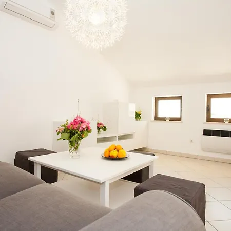 Dino Apartment Krk Town
